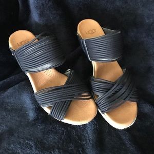 Size 9 Ugg slip on's. Navy leather w/ band design