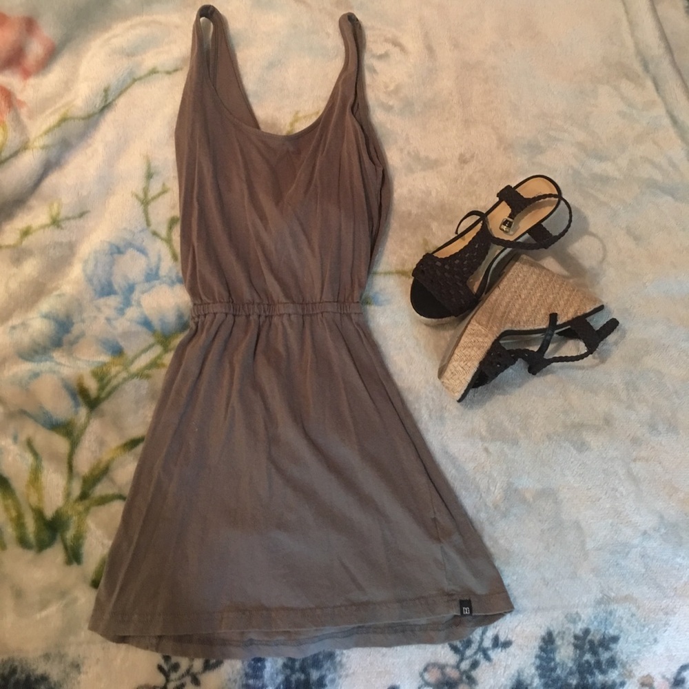 SOLD Back Cut Out 👗 | DC