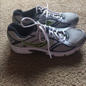 Men's saucony running shoes/tennishoes