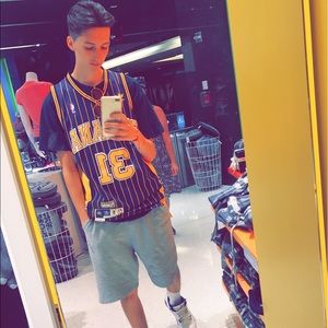 Meet your Posher, Cayman