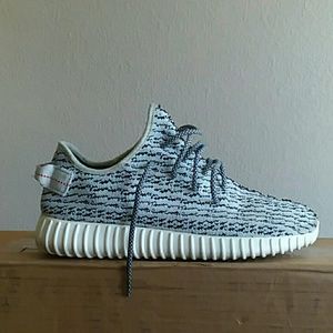 Adidas

Yeezy Boost 350

Turtledove