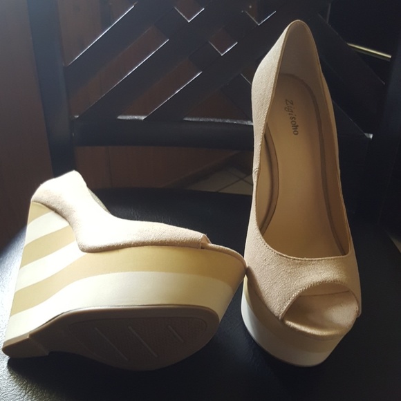 (NWT) Pizzazz wedges by Zigi Soho - Picture 2 of 5