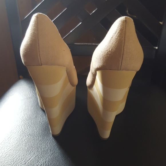 (NWT) Pizzazz wedges by Zigi Soho - Picture 4 of 5