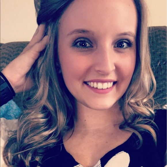 Meet your Posher, Hannah - Picture 1 of 1