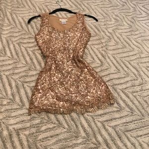 TODAY ONLY 🌟STUNNING ROSE GOLD SEQUIN TOP💍🌟