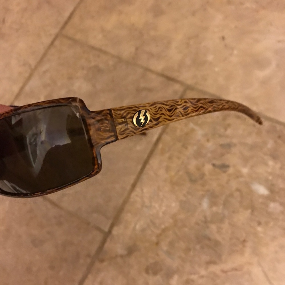 EC/DC electric sunglasses