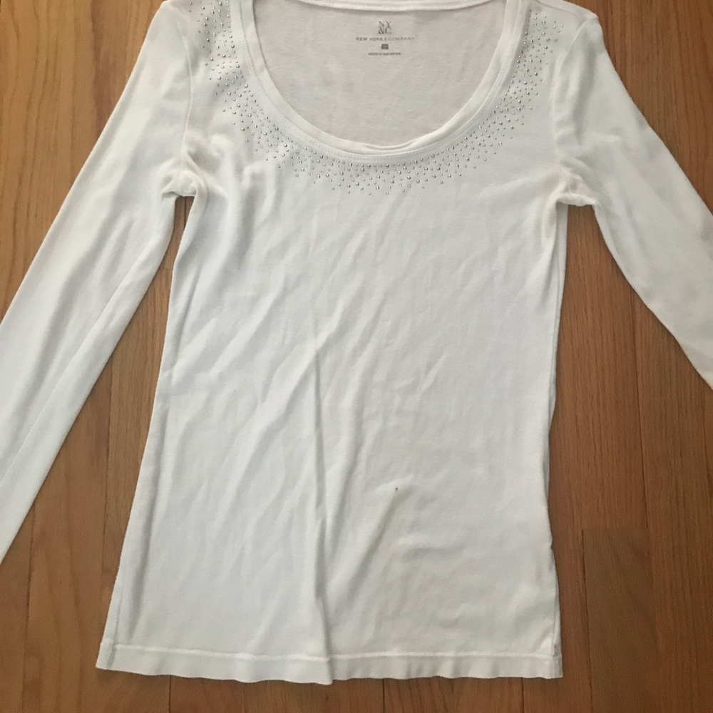 White New York & Co tee