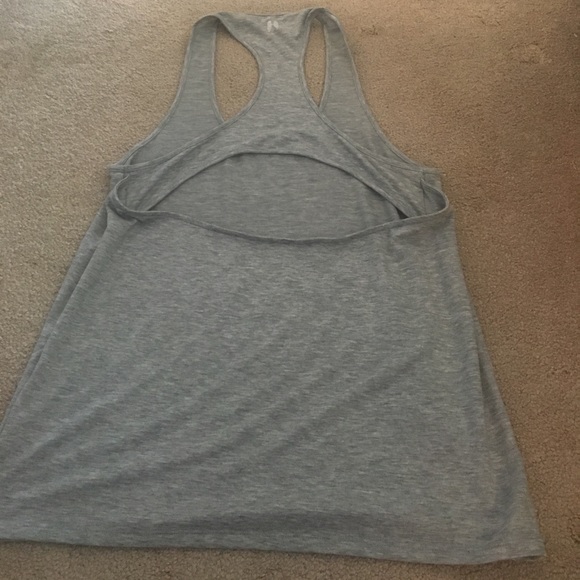 NWT VICTORIAS SECRET OPEN BACK WORKOUT TOP - Picture 2 of 3