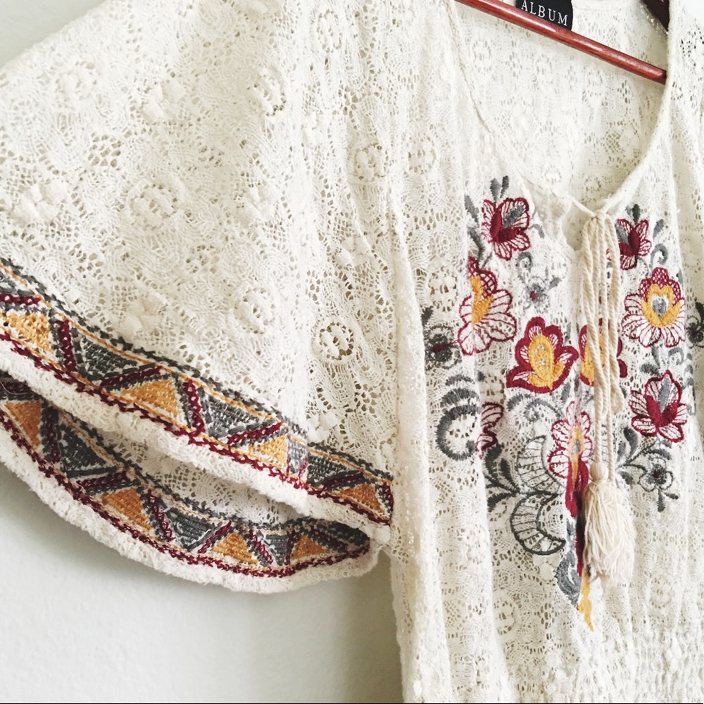 Vintage Boho Lace Embroidered Top - Picture 2 of 5