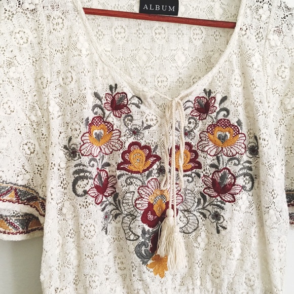 Vintage Boho Lace Embroidered Top - Picture 4 of 5