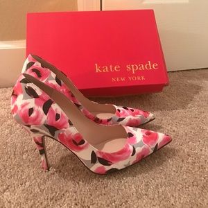 Kate Spade "Licorice" Floral pump never worn