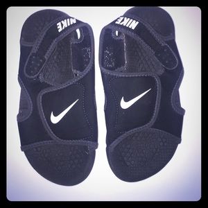 Boy's Nike Sunray Size 2
