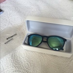 🕶 Polaroid Sunglasses