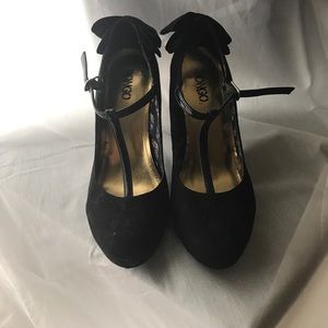 Black bow heels