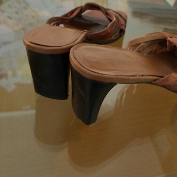 Brown leather shoes - Picture 2 of 3