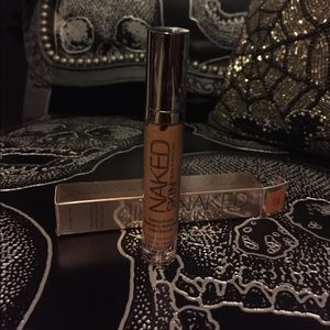Urban Decay Naked Skin Concealer in DARK WARM