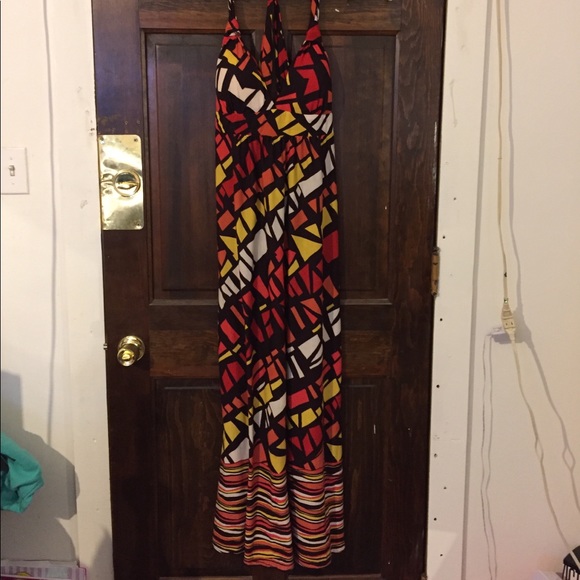 Earthy tones maxi Dress with crisscross back - Picture 3 of 4