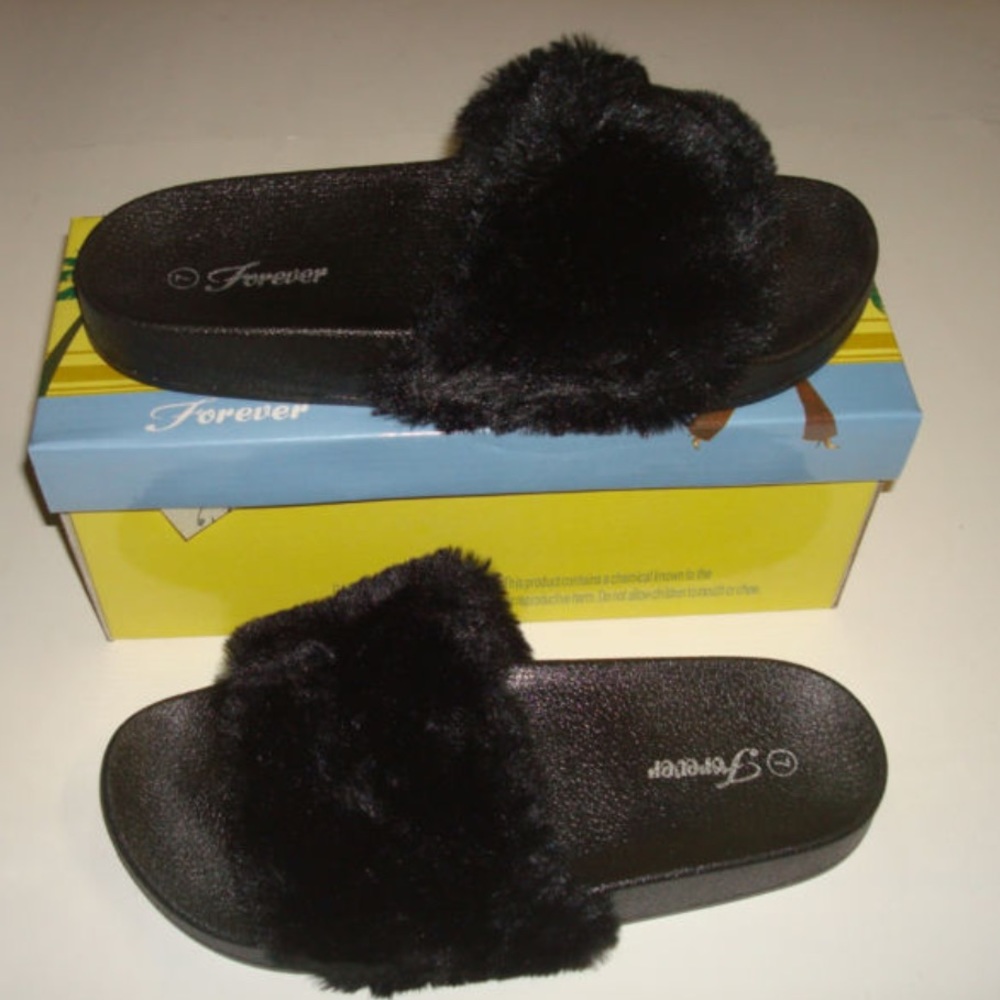 BLACK FUR SLIDES / WOMEN'S SIZE 11