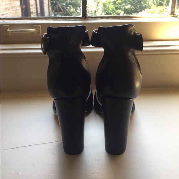 Black chunky boohoo heels - Picture 3 of 6