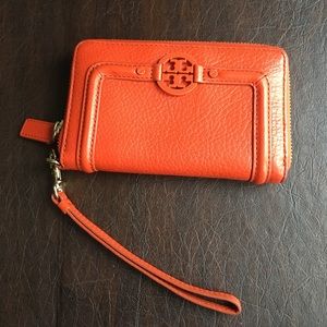 Tory Burch Smartphone Wristlet