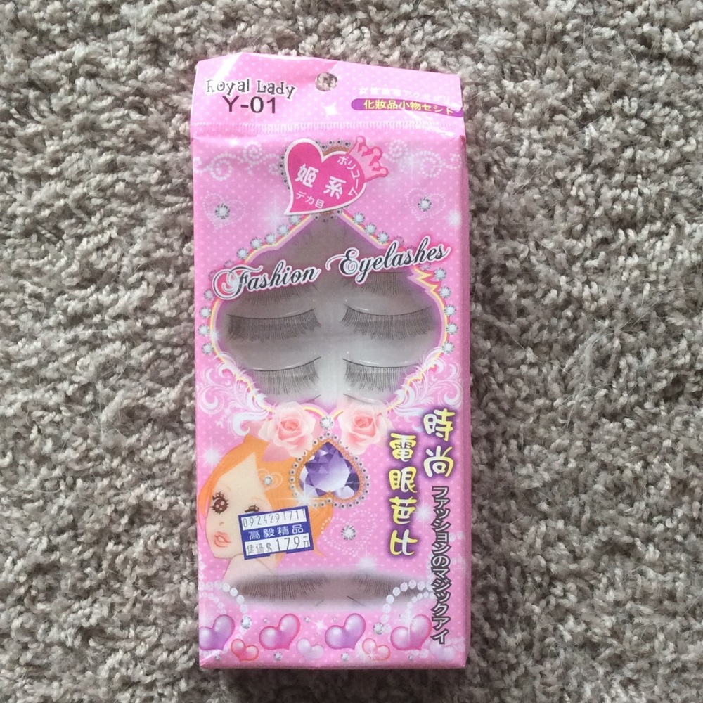 On Hold: Fashion Eyelashes