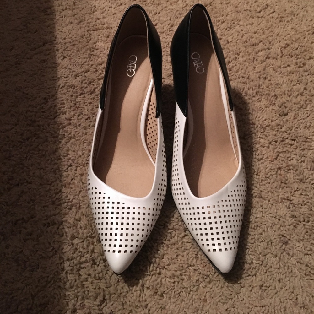 Black& White heels!