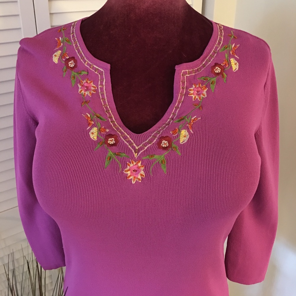 Joseph A. Appliqué Floral Detailed Knit Sweater