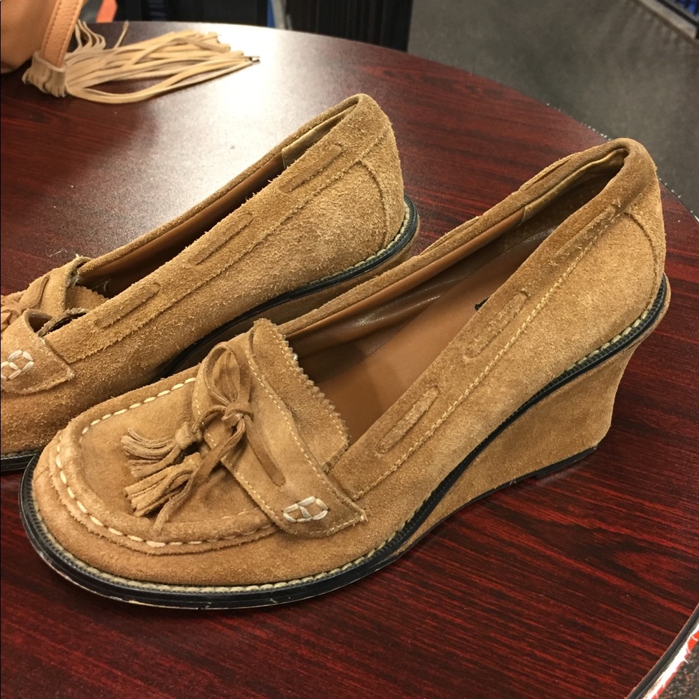 Yellow box sz 9 brown suede tiger moccasin wedges