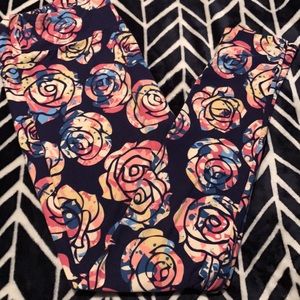 LulaRoe Rose Leggings TC