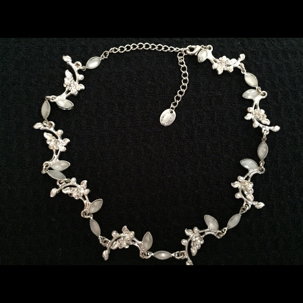SOLD 🌞Rhinestone & Pearl Choker