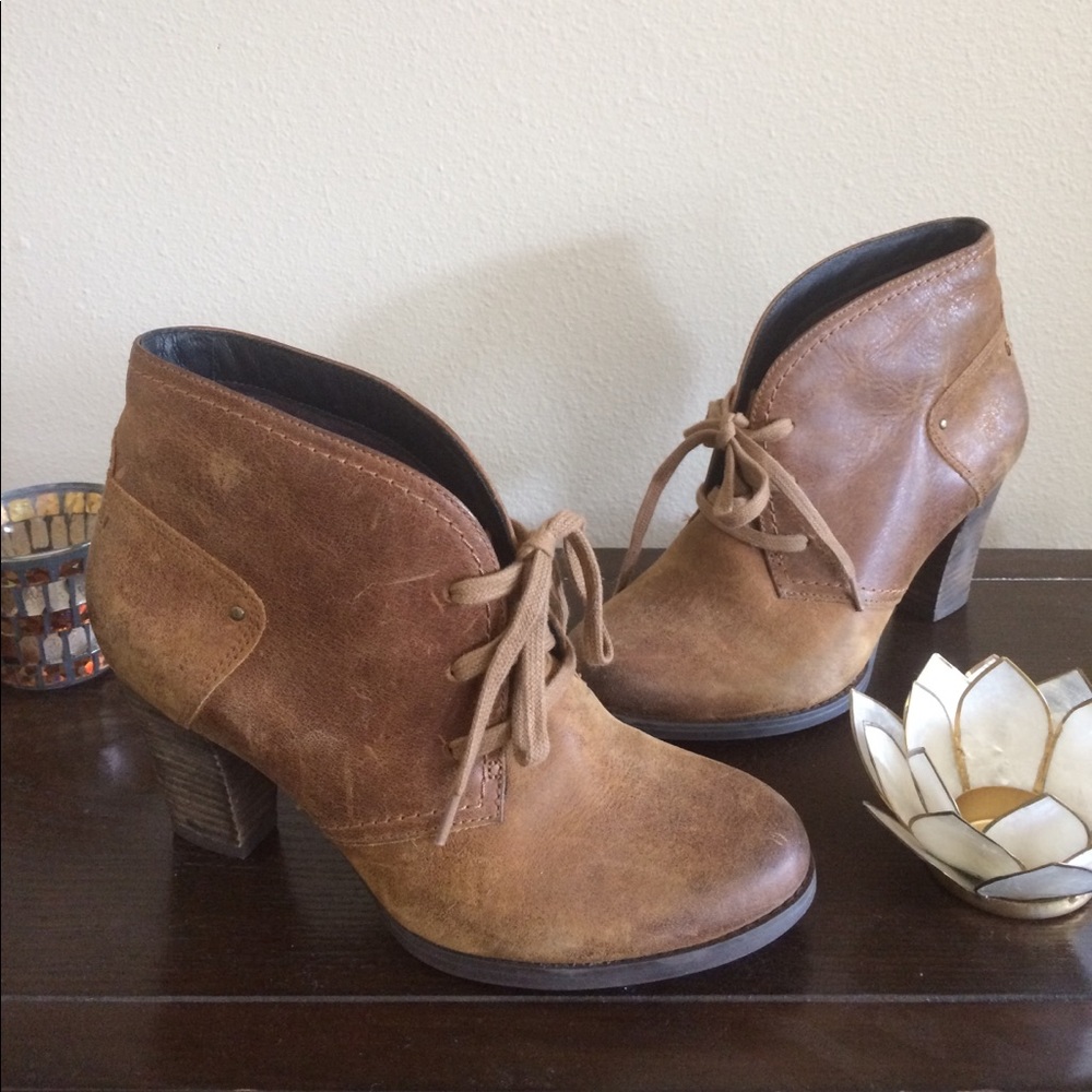🔥 CLARKS Leather Booties