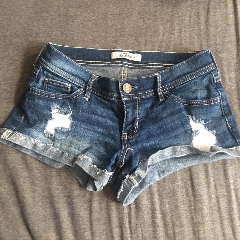 Size 1 hollister shorts!!