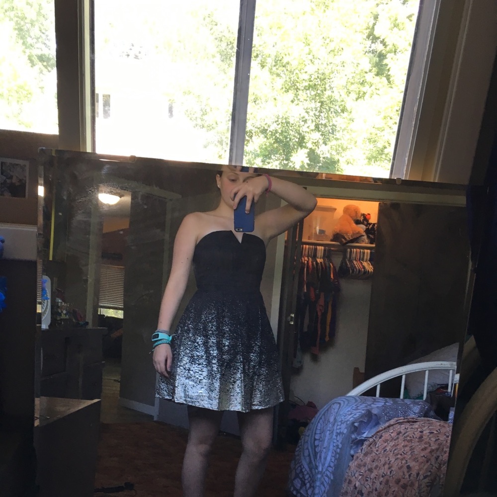 Short twirp dress