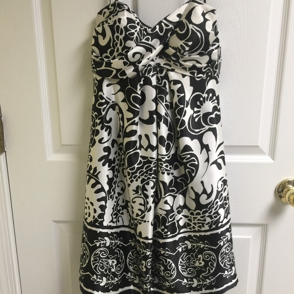 Xscape Black White Silky Pattern Strapless Dress