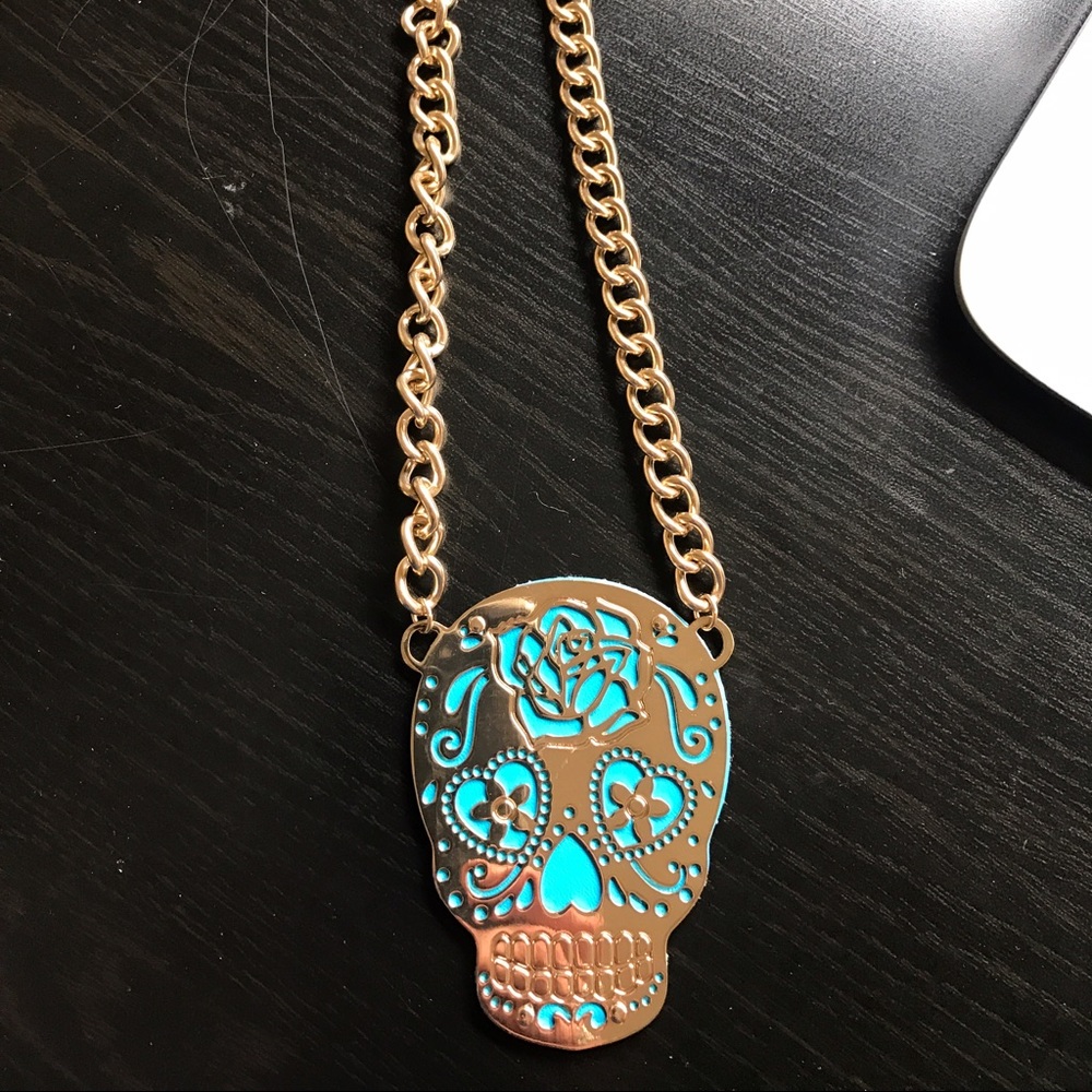 Betsy Johnson skull necklace