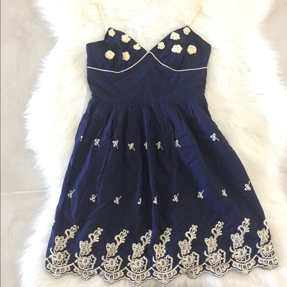 Navy Dress w/ Embroidered Flowers, size small - Picture 4 of 8