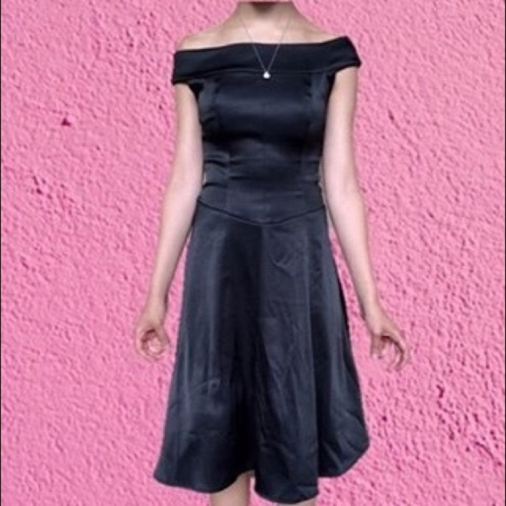 Adorable Retro Off Shoulder Dress with Pink Detail