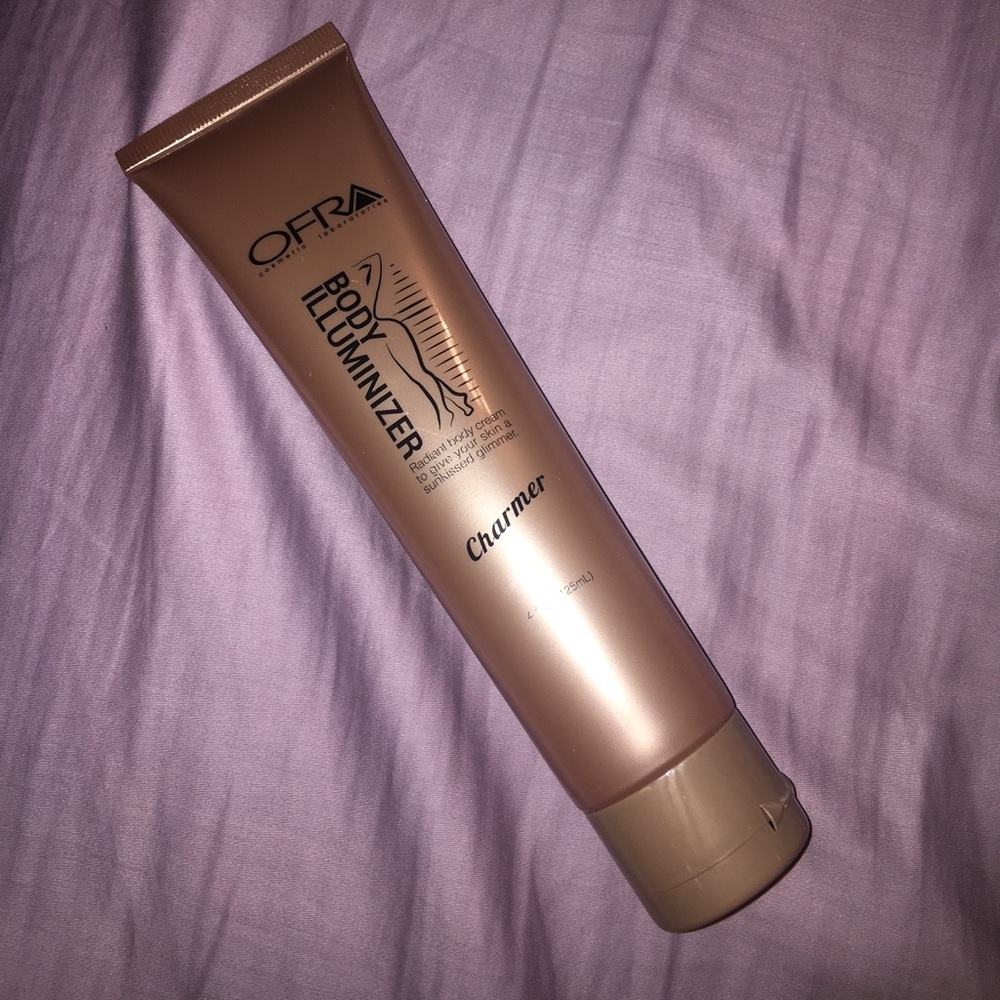 Ofra Body Illuminizer (Charmer)