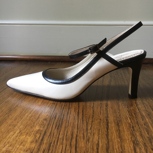 Brooks Brothers creme pumps with black trim - Picture 2 of 3