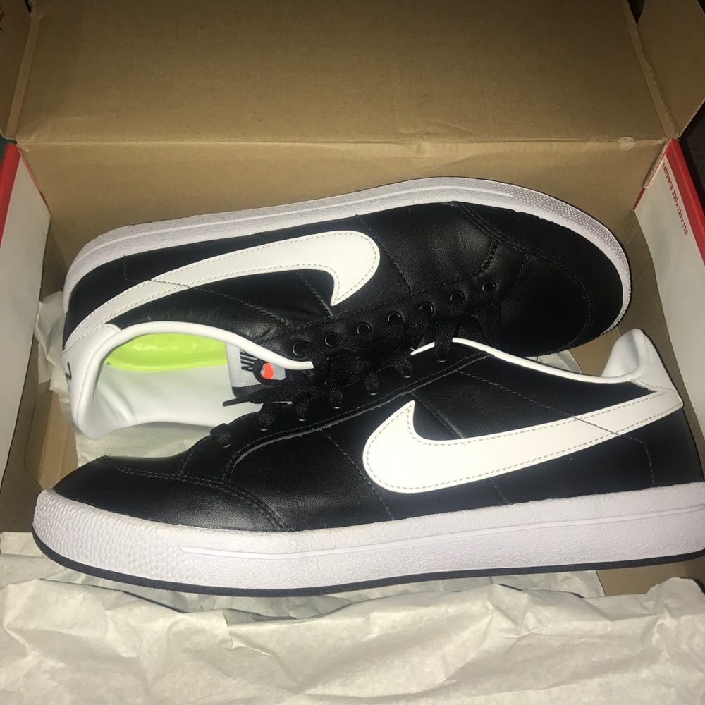 Men's NIB Nike Meadows
