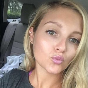 Meet your Posher, Abigail