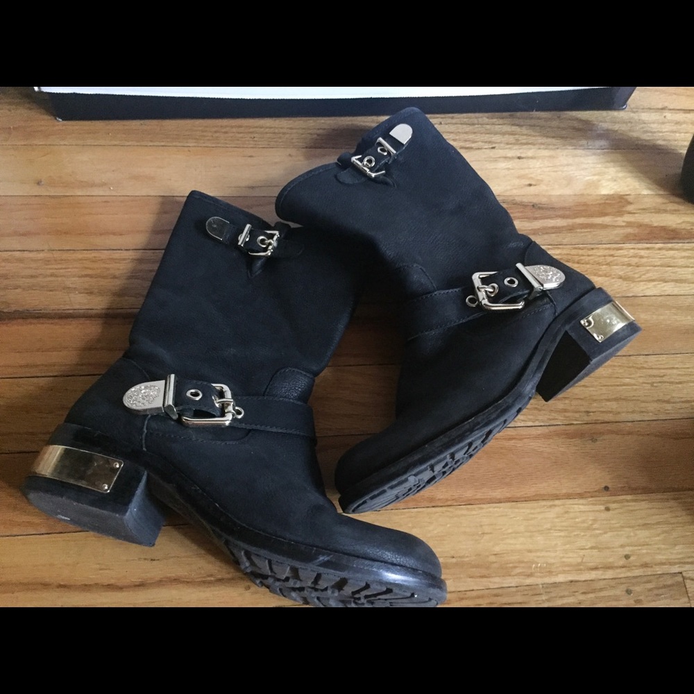 VINCE CAMUTO leather moto boots