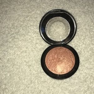 MAC Cosmetics Highlighter/bronzer