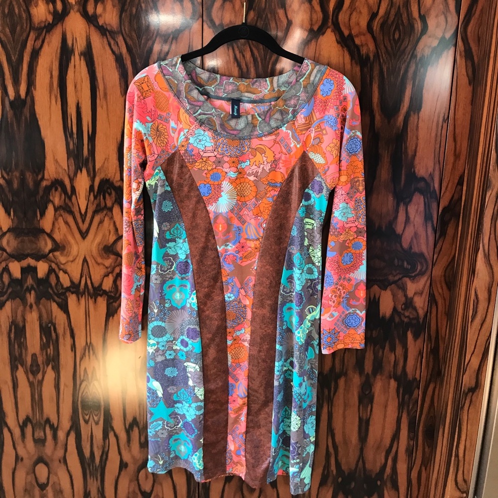 NWOT: MAAJI RESORT WEAR/ BEACH COVER UP/DRESS.