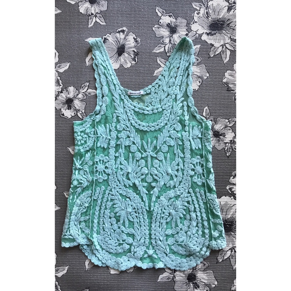 Gorgeous lace/crochet tank top