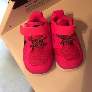 Size 3 toddler Nike free 5.0