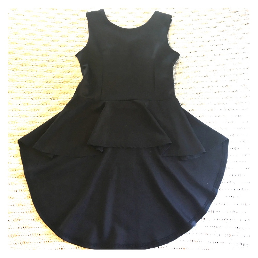 💚Black Peplum Top With Fishtail Back