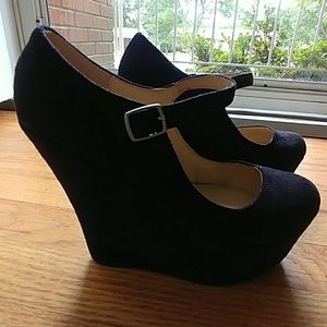 🌟🔥HP💯🆒 SHIEKH FAUX SUEDE BLACK WEDGES SIZE 10