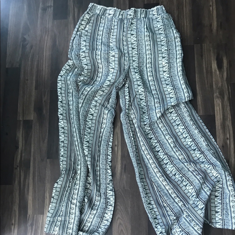 Baggy pattern pants