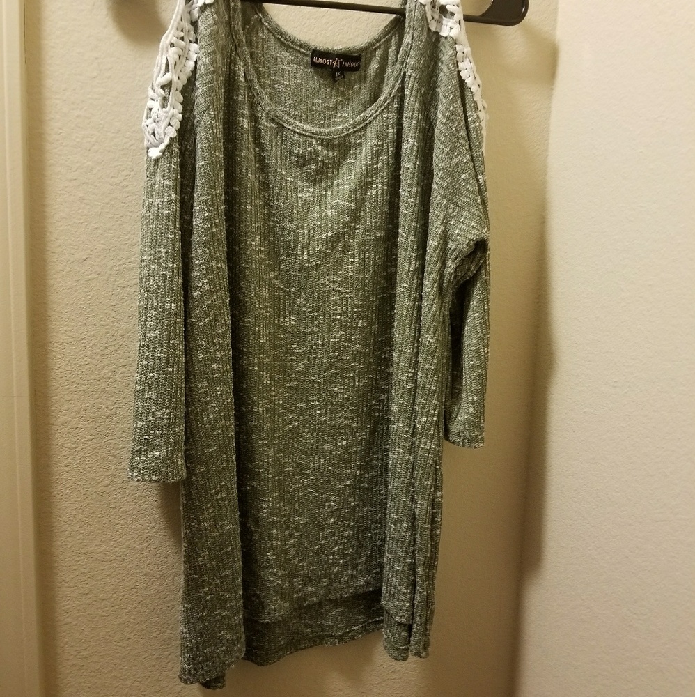 Cold shoulder top